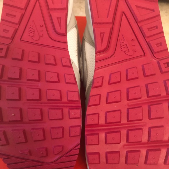 Women’s Nike Air Max Correlate - Picture 4 of 5